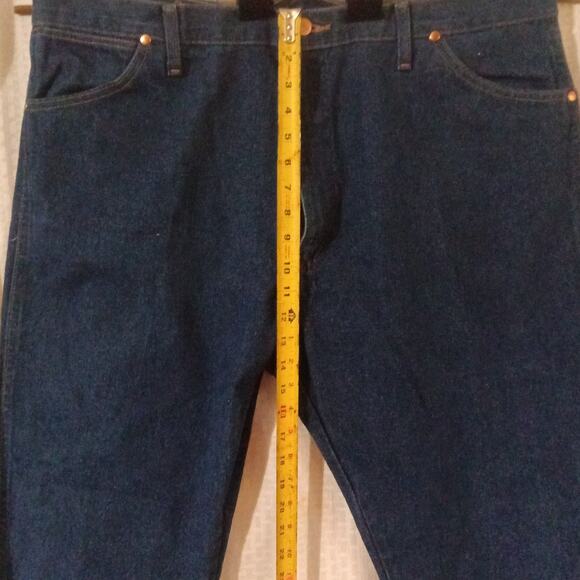 Men's Wrangler Authentic jeans - Picture 3 of 8